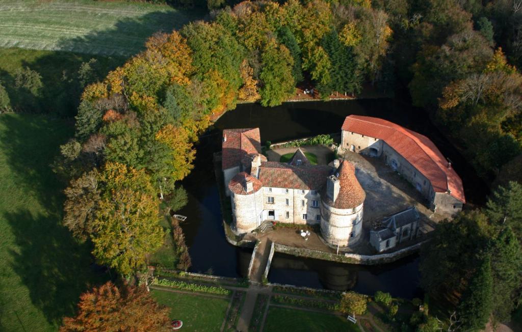 Chateau Des Martinanches Saint-Dier-d'Auvergne Bagian luar foto