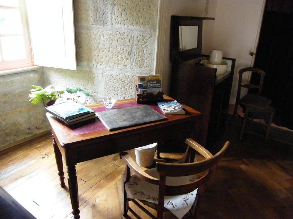 Chateau Des Martinanches Saint-Dier-d'Auvergne Bagian luar foto