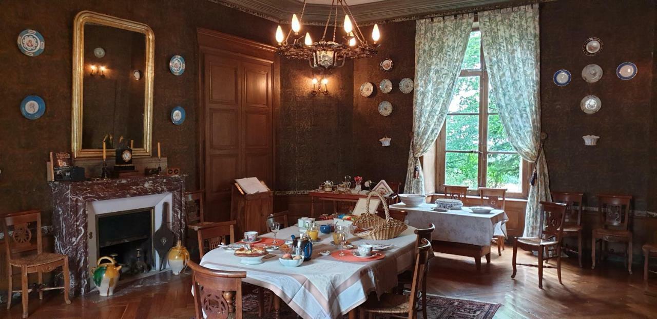 Chateau Des Martinanches Saint-Dier-d'Auvergne Bagian luar foto